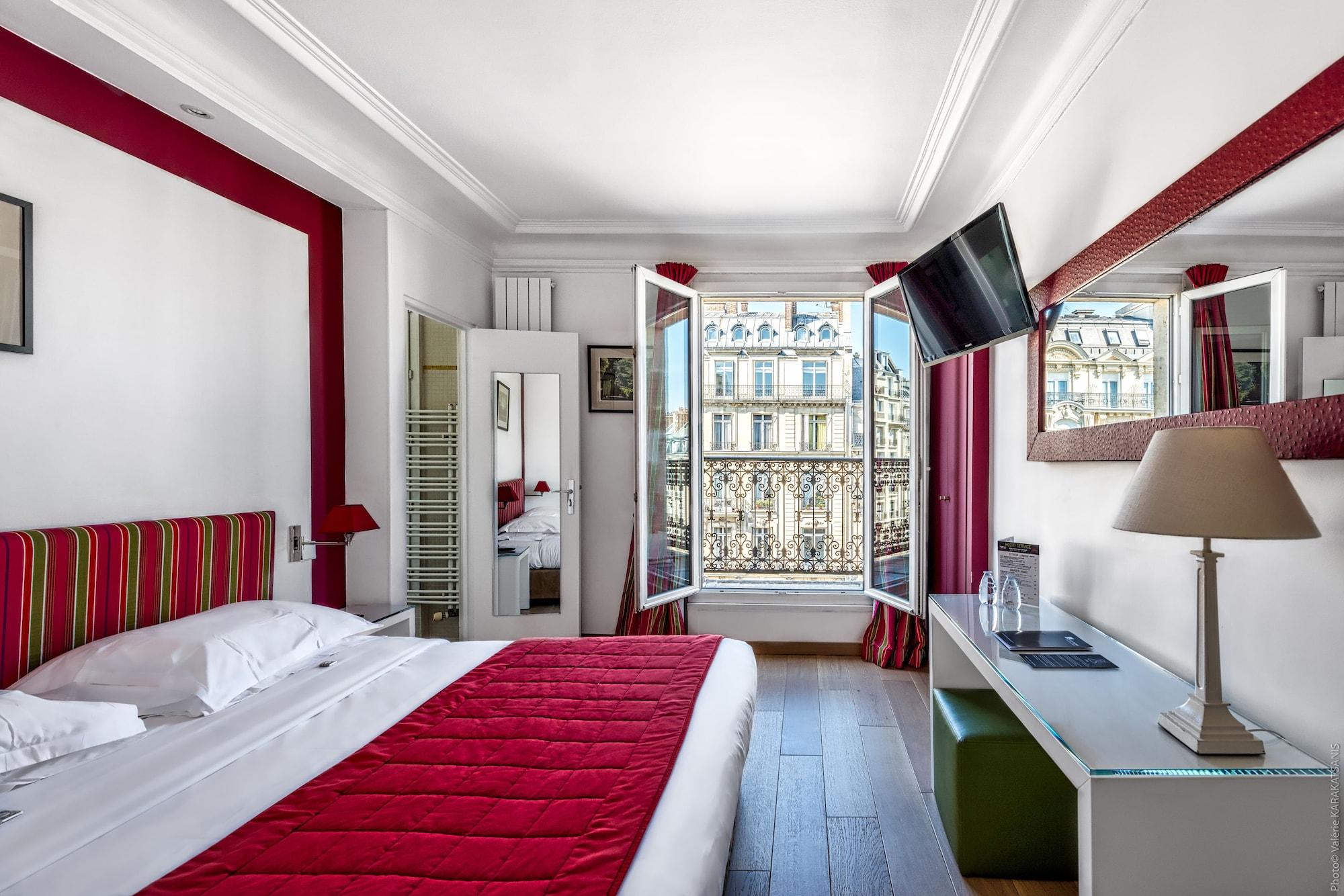 Double Room with View on the Arc de Triomphe