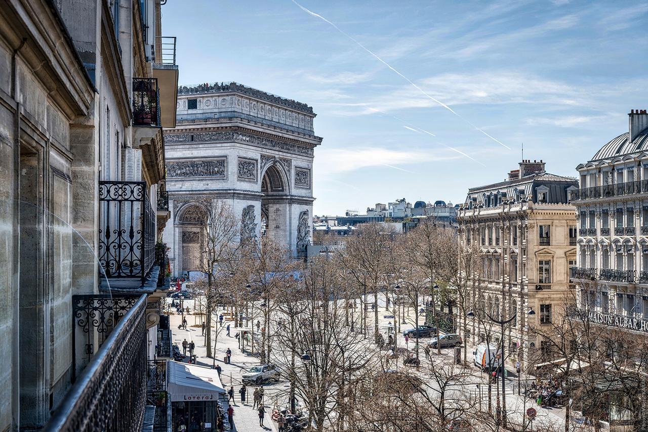 Double room with View on the Arc de Triomphe and Balcony 1 or 2 persons