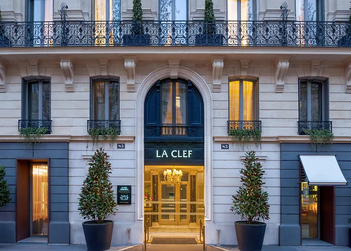 Animaux admis La Clef Tour Eiffel Paris By The Crest Collection