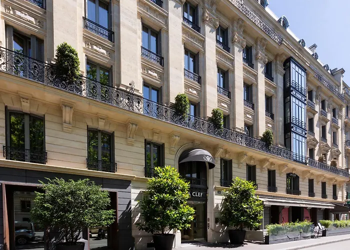 Animaux admis La Clef Tour Eiffel Paris By The Crest Collection