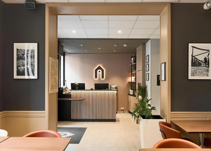 Hotel near College: Campanile Prime - Paris 15 Tour Eiffel