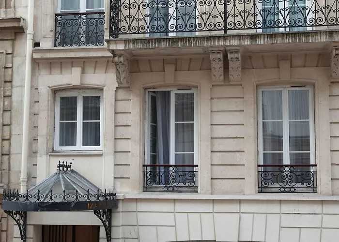 Hotel near College: Mayflower