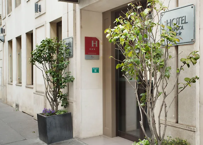 Hotel Eiffel Capitol